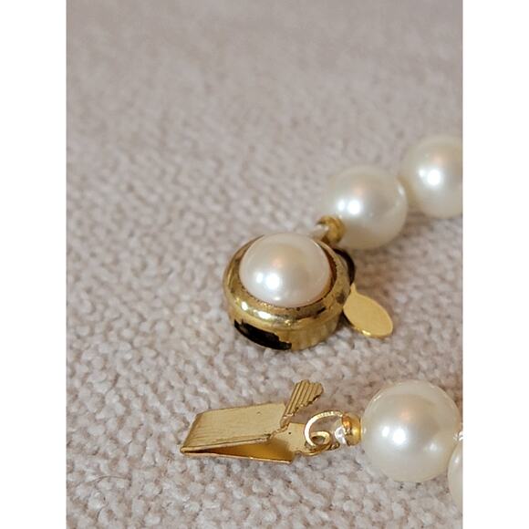 Premier Designs "Countess" - Vintage-Inspired Faux Pearl Bracelet - Picture 3 of 6